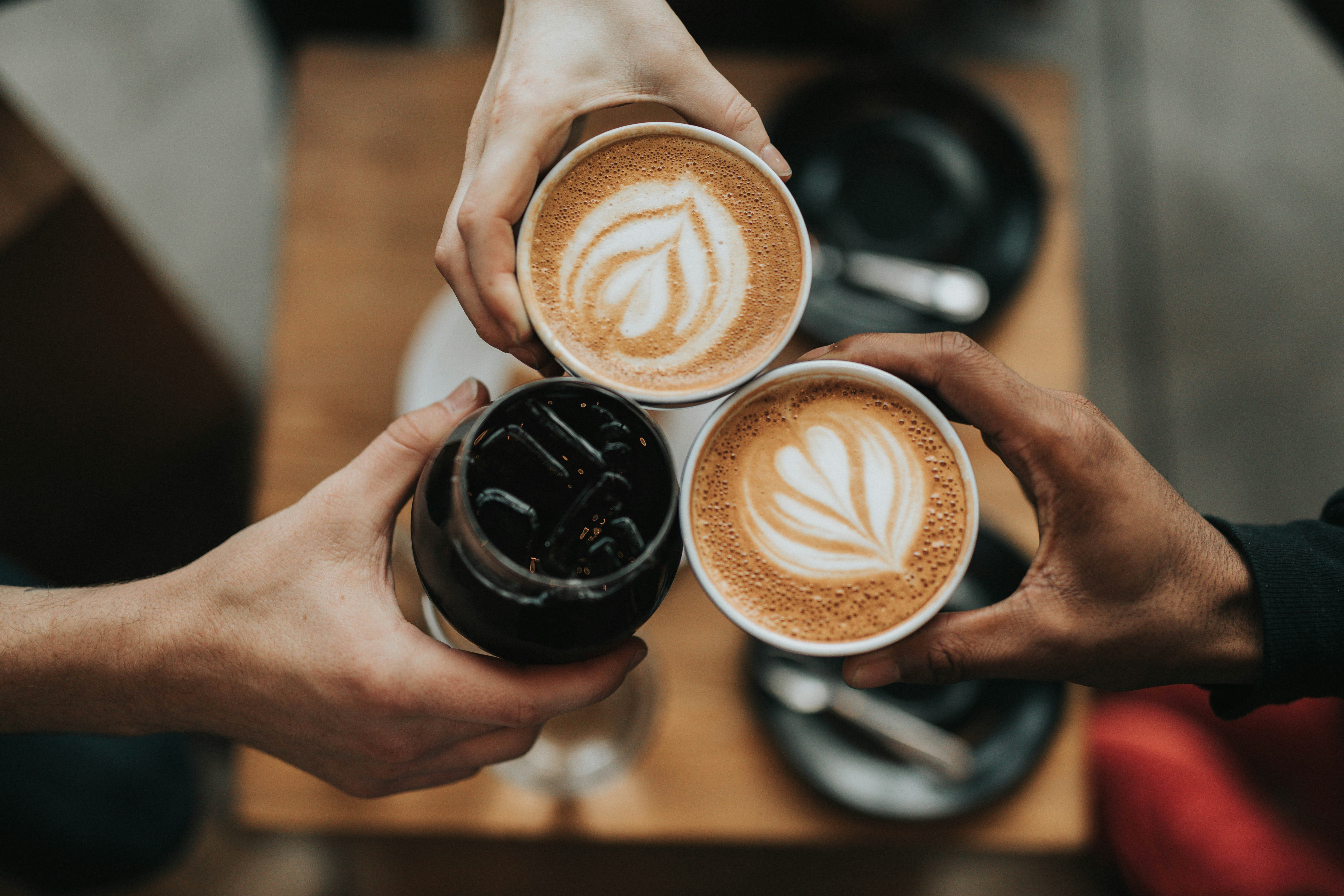 Tasse de café artisanal préparé à la main