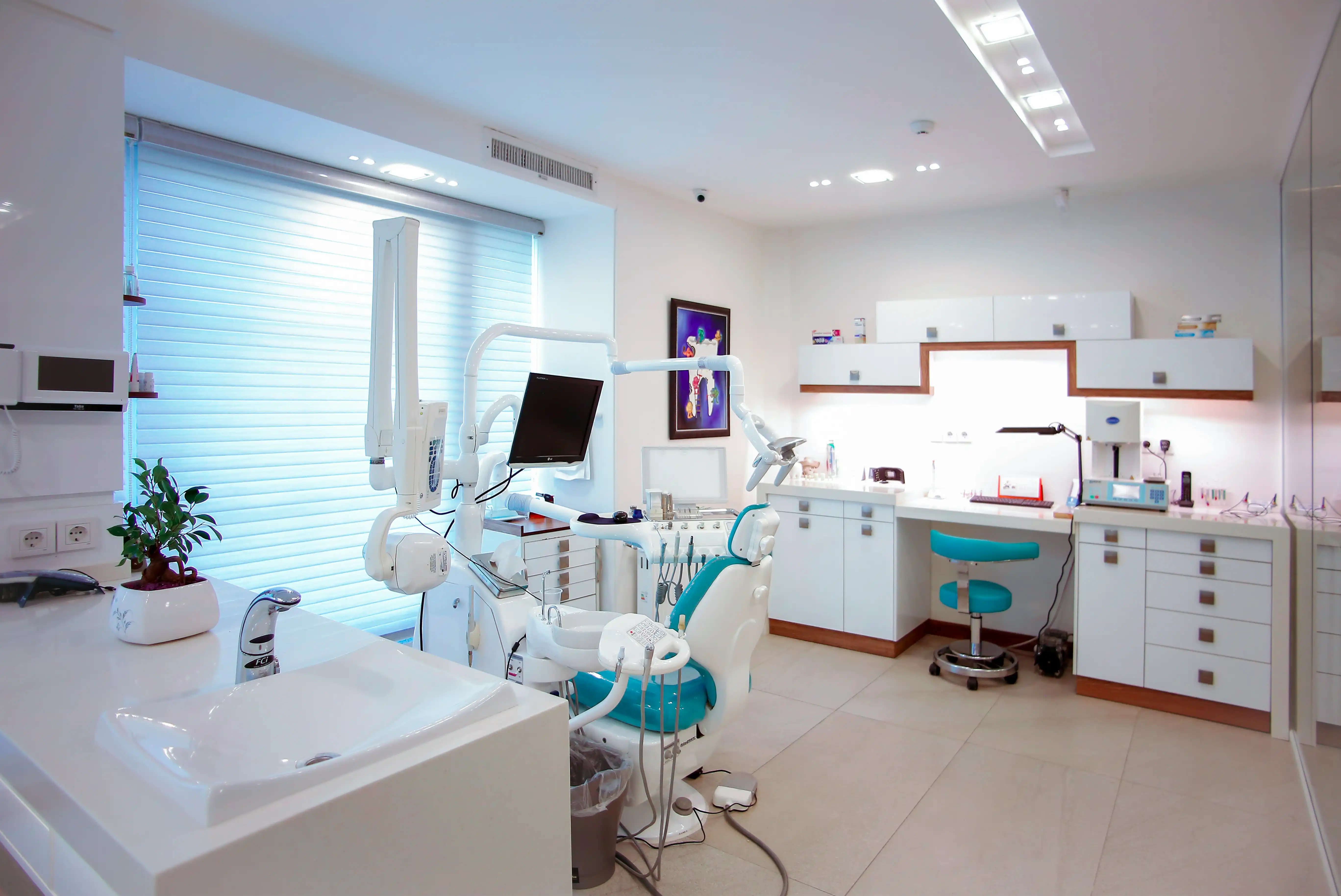 Notre équipe de dentistes professionnels au centre Dentora